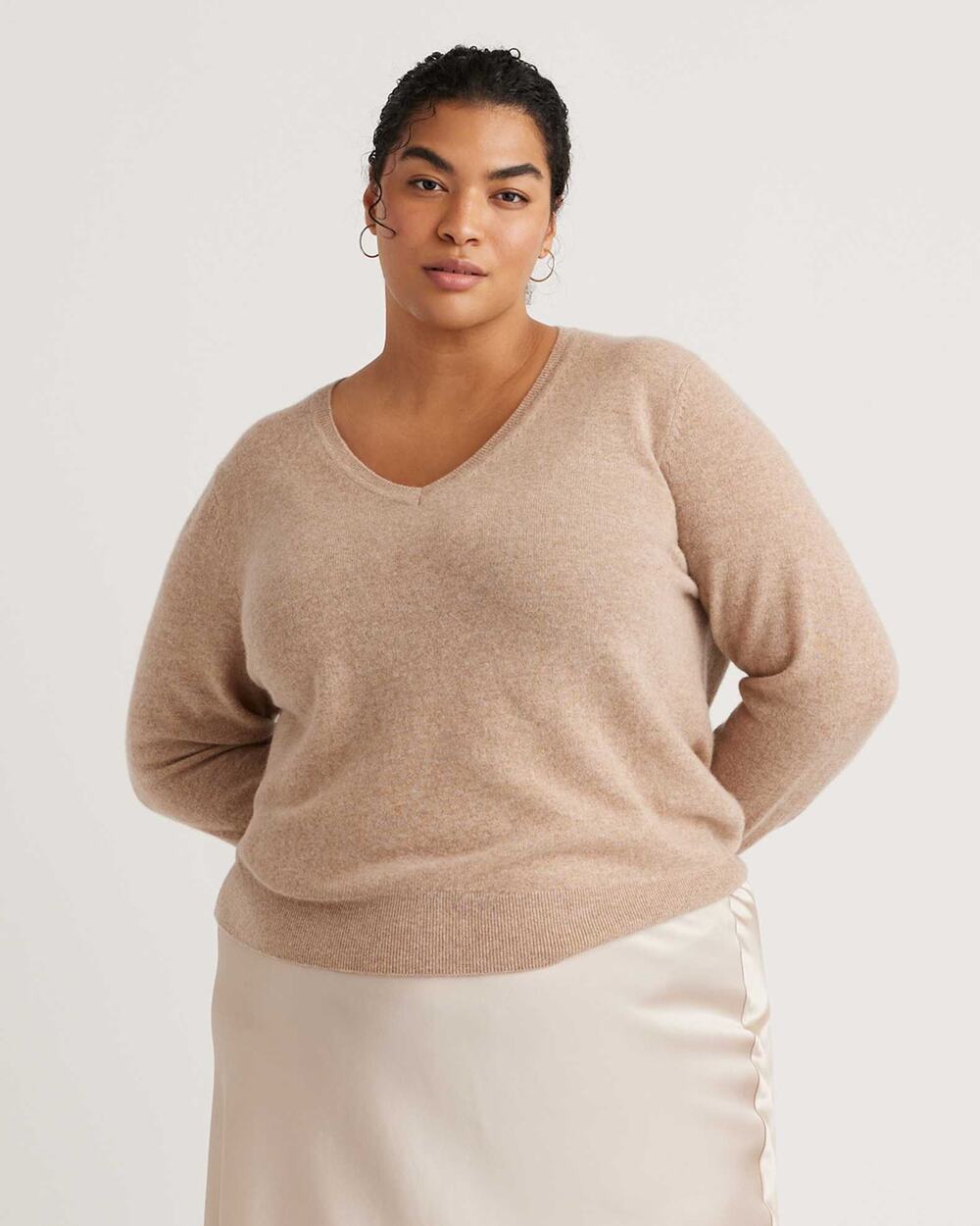 Quince Oatmeal Cream Mongolian Cashmere V-Neck Long Sleeve Plus Size Sweater 1X